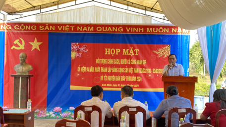 Ông Nguyễn Thanh Tuấn – Chủ tịch UBND xã đã thông qua Báo cáo về tình hình phát triển kinh tế xã hội của địa phương, ôn lại truyền thống 94 năm ngày thành lập Đảng Cộng Sản Việt Nam (03/02/1930 – 03/02/2024)