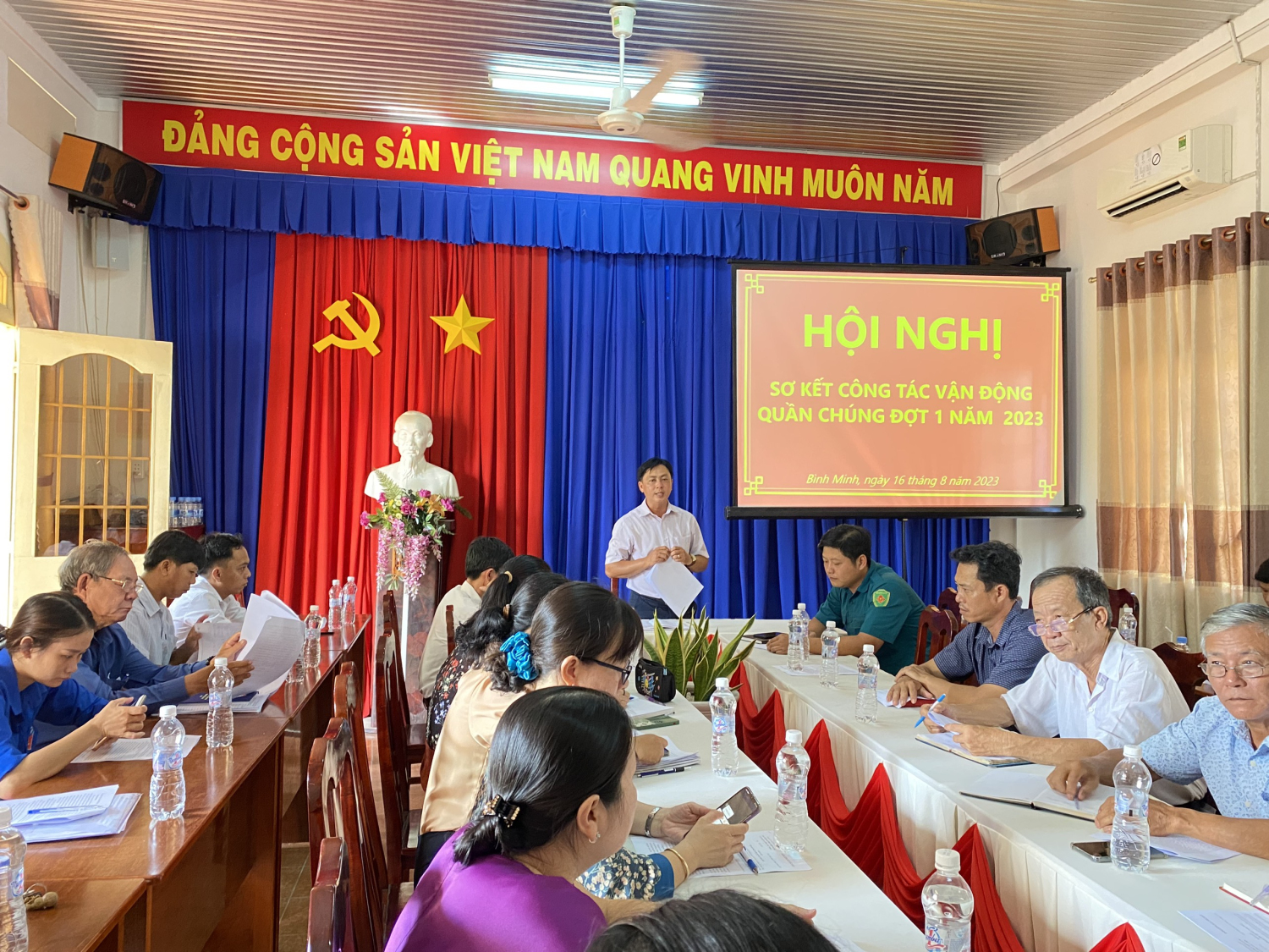 Ảnh: Đồng chí Trần Thanh Danh- Bí thư Đảng uỷ xã phát biểu tại hội nghị