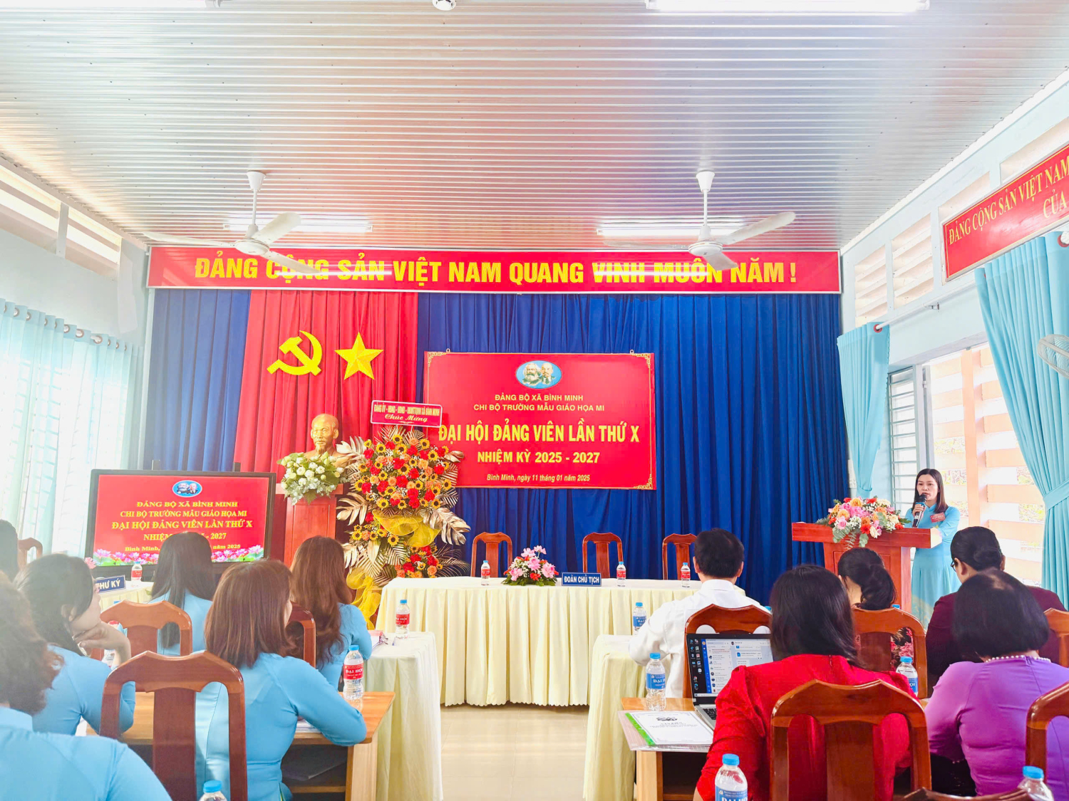 Quang cảnh hội nghị