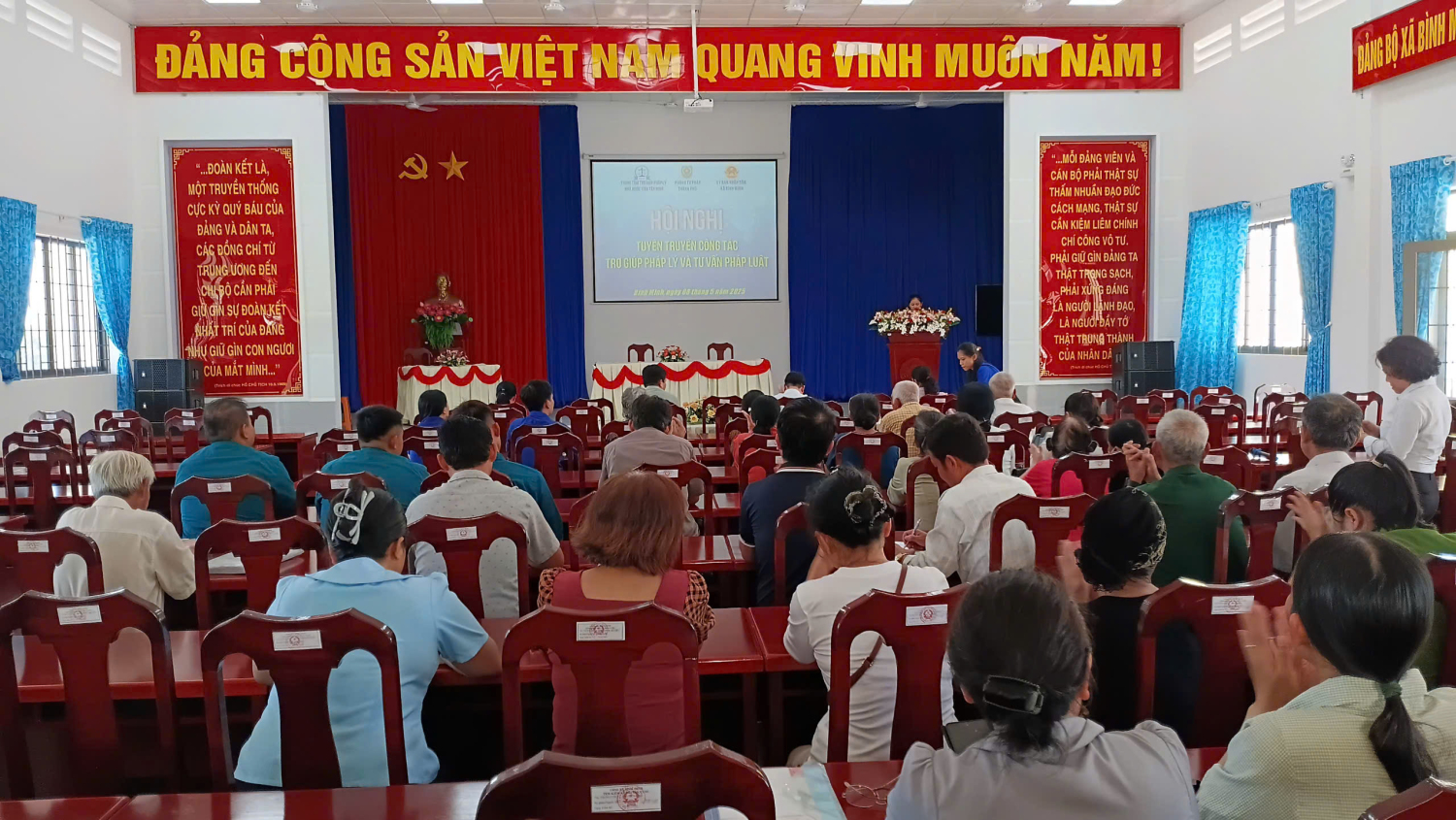 Quan Cảnh Hội Nghị